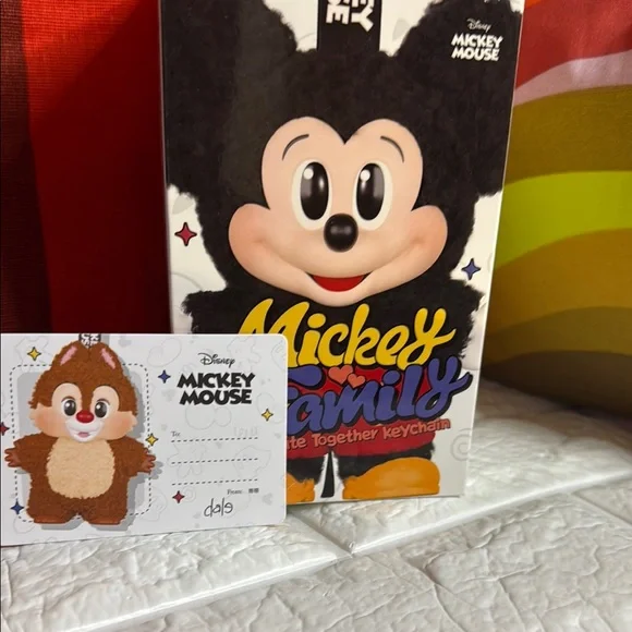 Confirmed Dale from Mickey and Family Keychain with Chip Design - Picture 6 of 6